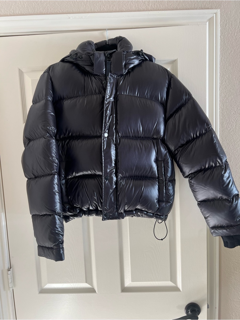 Aritzia TNS The Super Puff Cropped Shiny Black Puffer Jacket with Hood